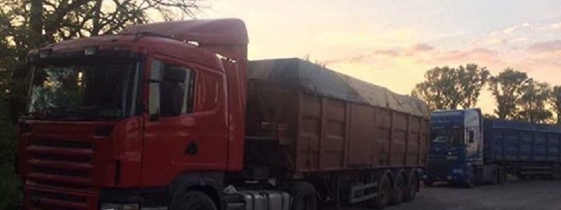 На Днепропетровщине опять задержали фуры с львовским мусором