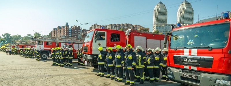 Днепр первым в Украине полностью обновил амуницию пожарных