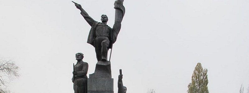 День 7 ноября в Днепре: к чему приведет стычка «советских офицеров» и патриотов