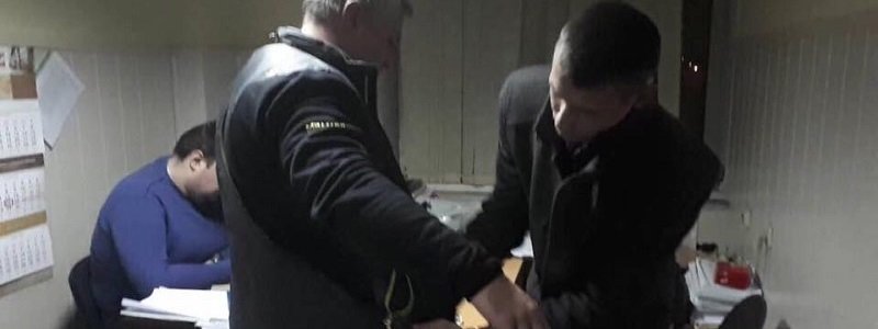 Скандал с е-декларациями и громкое задержание в аэропорту Днепра