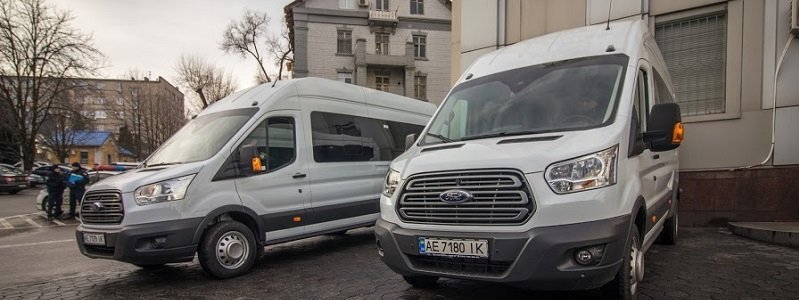 Борис Філатов передав особовому складу Нацполіції у Дніпрі два мікроавтобуси