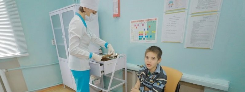 Эпидемии кори нет: Борис Филатов проверил ход вакцинации в Днепре
