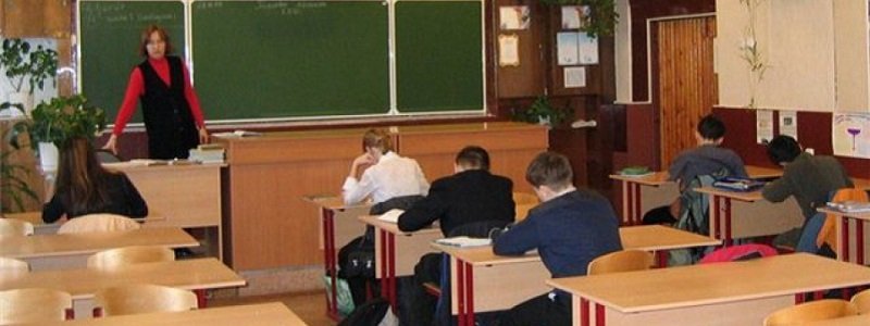 Сколько новых парт и стульев появилось в школах Днепра