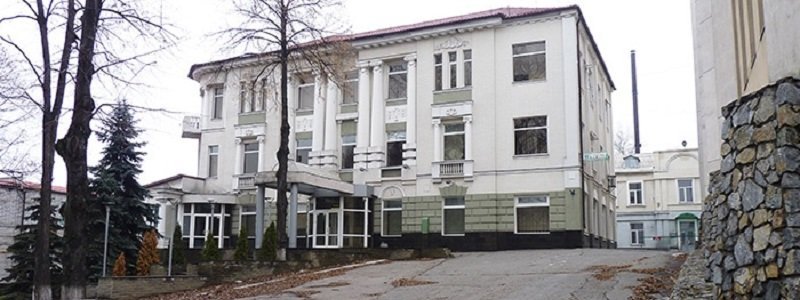 Из-за здания на спуске Крутогорном в Днепре судья Вячеслав Степаненко лишился мантии