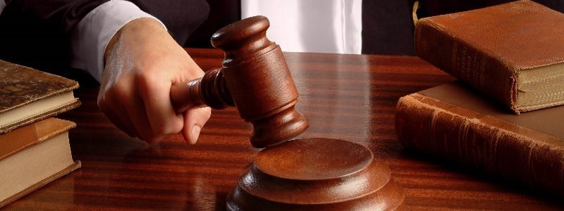 Экс-судье Индустриального суда Виктору Морозу предъявили заочное обвинение
