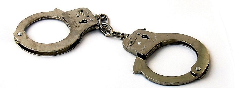 Суд Днепра за небольшую взятку полицейскому дал 2 года лишения свободы