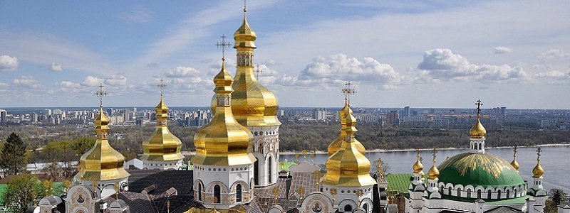 На границе с Россией у священника Киево-Печерской лавры конфисковали почти 1,5 млн грн