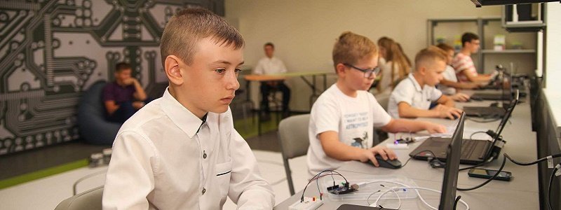 В Днепропетровской области дети будут бесплатно изучать робототехнику, теорию игр и программирование