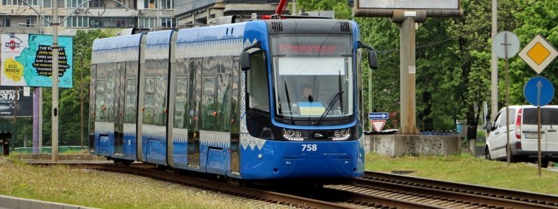 В Киеве за миллиард гривен купят трамваи с зарядками для гаджетов