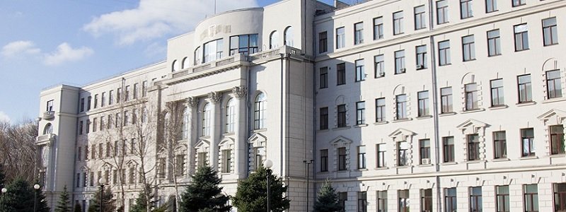 Сколько бюджетных денег уходит на зарплаты чиновников Днепропетровского облсовета