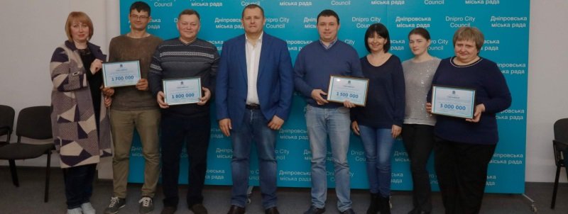 Борис Філатов вручив першим переможцям міської акції «Дніпро – простір чистоти» сертифікати на 8 мільйонів гривень