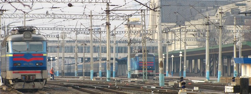 51 миллион «любимчикам», неугодным угрозы: чем занимались работники станции Киев-Пассажирский