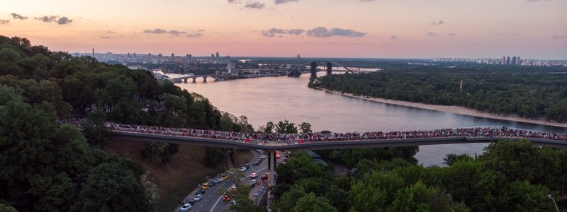 Плагиат и мнимая экономия - как создавали треснувший мост в Киеве