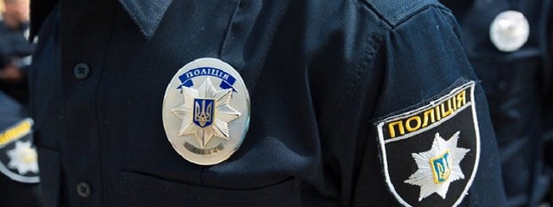В Киеве осудили полицейского, с ножом отобравшего у ребенка телефон