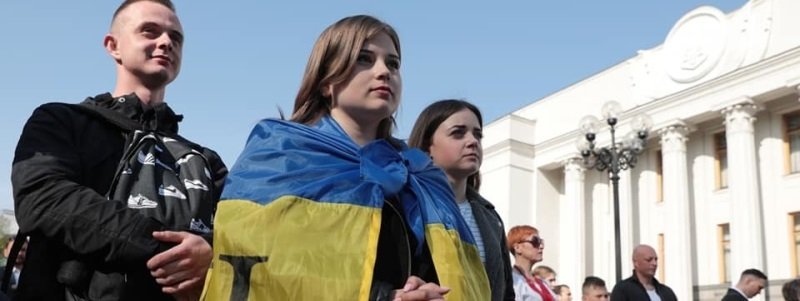 Сколько украинцев не понимает, что происходит в стране и разбираются ли они в политике: опрос R&B Group