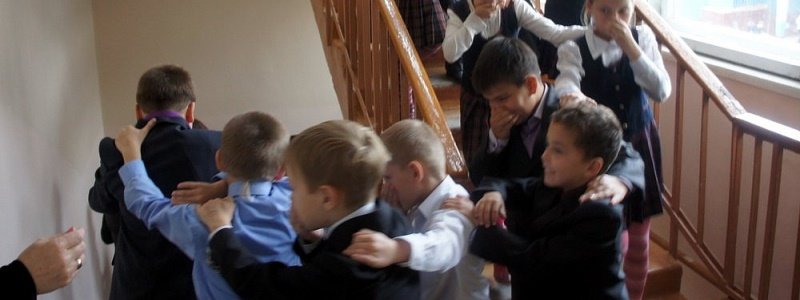 В каких школах Днепра установят сигнализацию за 2,5 миллиона гривен