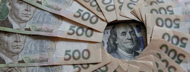 Как заработать на курсе: почему дешевеет доллар в Украине и когда ждать новый скачок