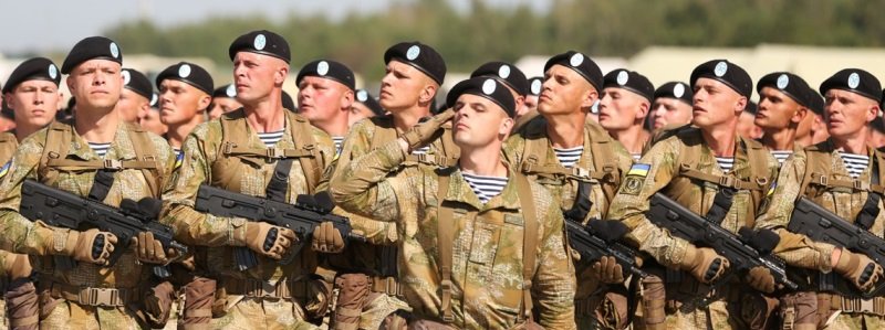 Вместо военного парада: какую премию дадут военным ко Дню Независимости Украины
