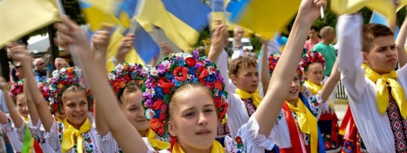 Сколько украинцев верит в светлое будущее и хотят ввести смертную казнь: опрос Деминициатив
