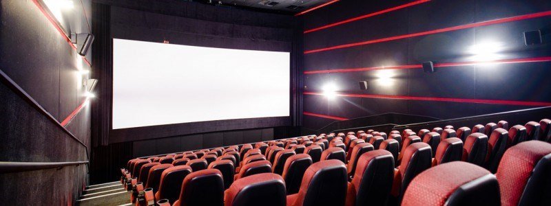 Зачем бюджет Киева содержит опасные кинотеатры, и кто на них греет руки