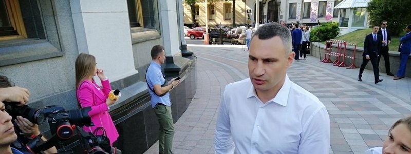 Кабмин уволил Кличко с должности главы КГГА