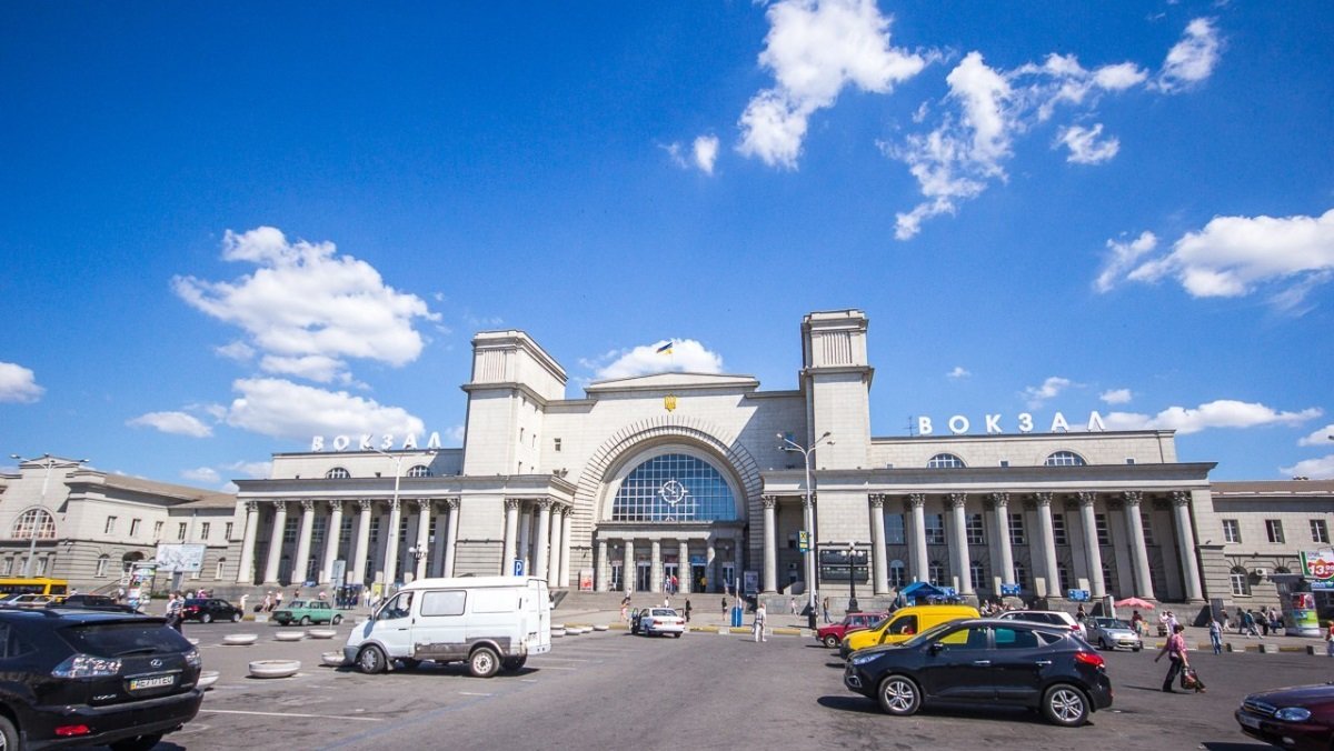 В Кабмине рассказали, что будет с вокзалом Днепра и про новые ж/д маршруты по Украине