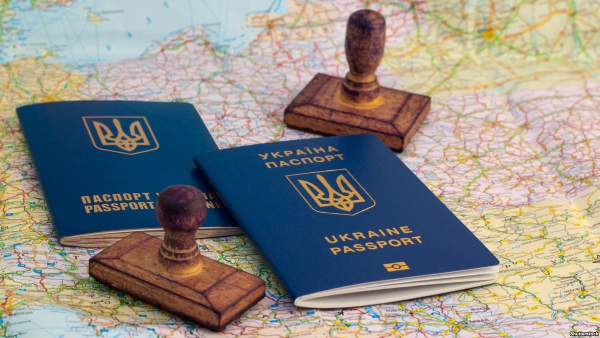 В Украине на паспорт теперь можно фотографироваться в головных уборах