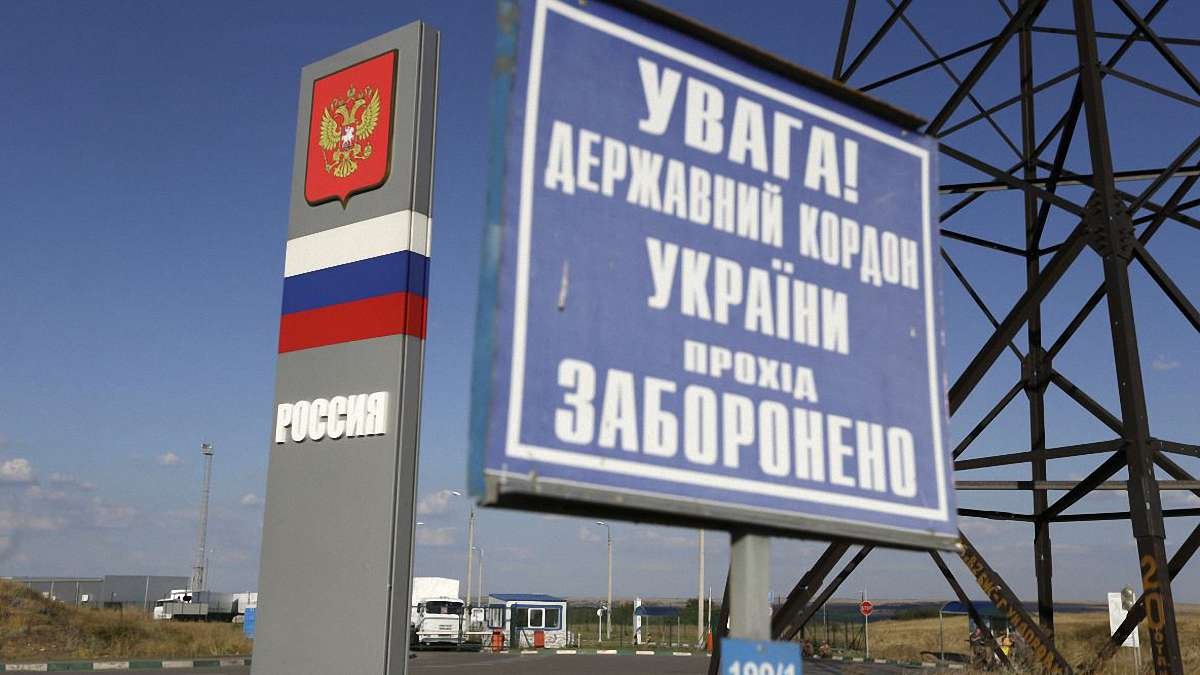 Скоро украинцы не смогут ездить в Россию без загранпаспорта: заявление МИД