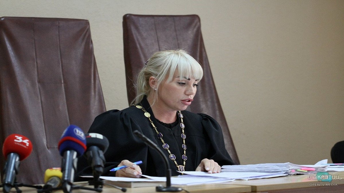 Как связана судья Элеонора Женеску и скандал вокруг «Дніпроолія»