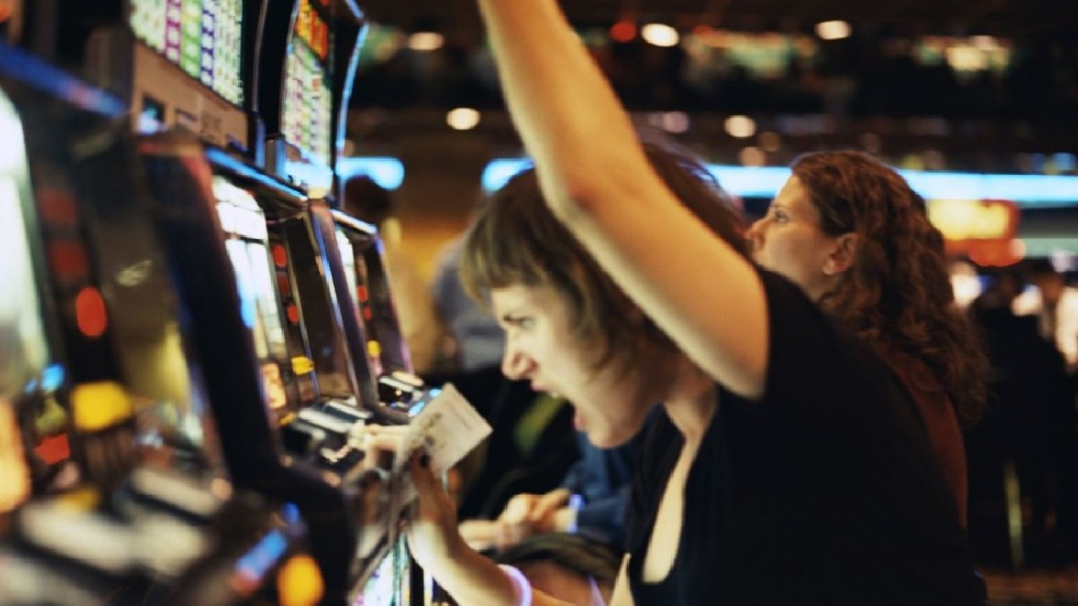 Как граждане Украины относятся к легализации азартных игр - опрос КМИС