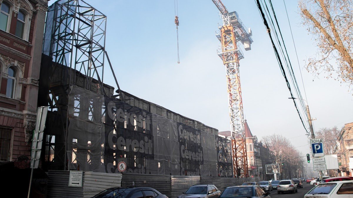 Как идет реконструкция исторического здания на улице Троицкой в Днепре