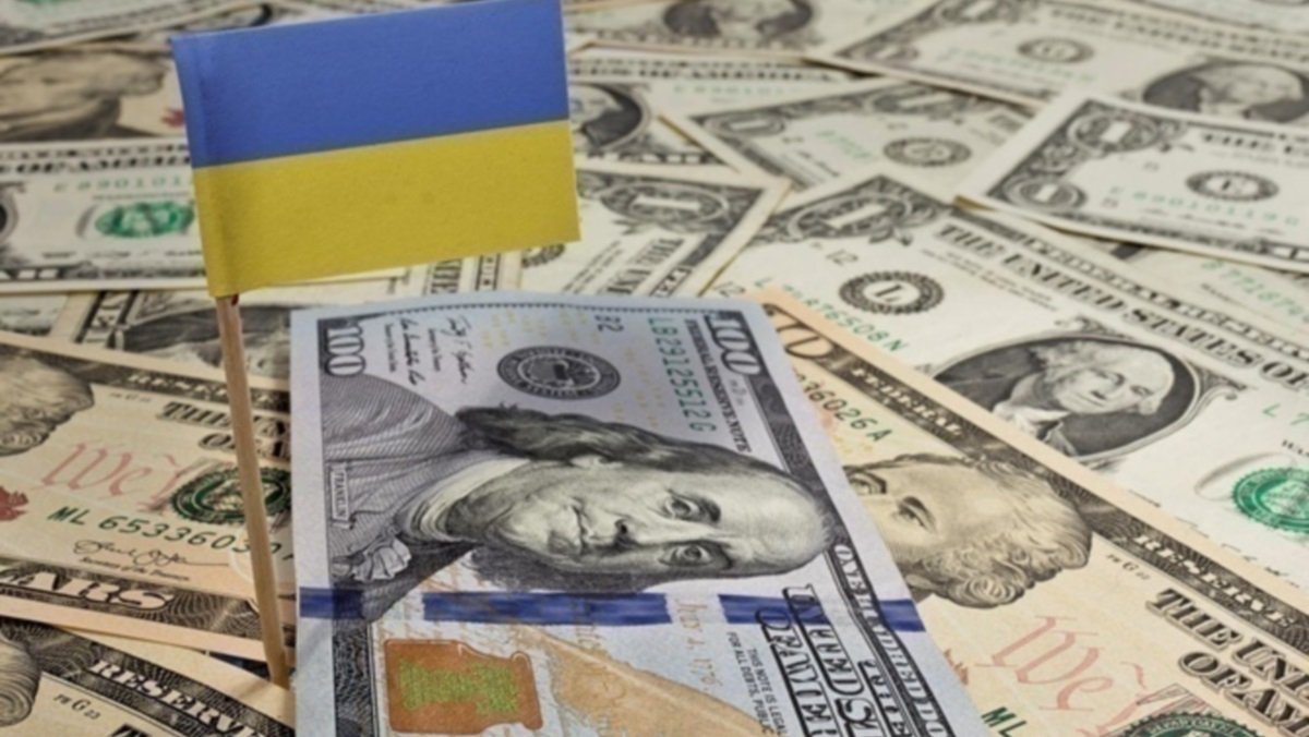 Суммы на миллиарды: сколько валюты купили и продали украинцы за 2019 год