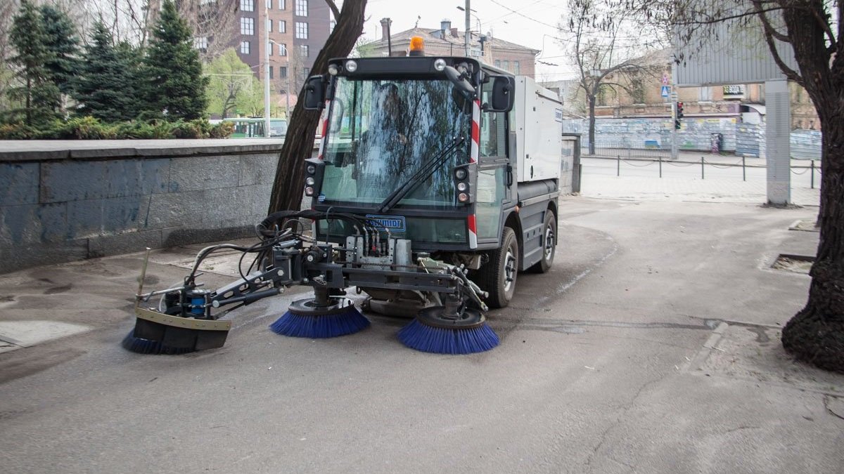 Чья фирма будет чистить дороги в Днепре за 269 миллионов гривен