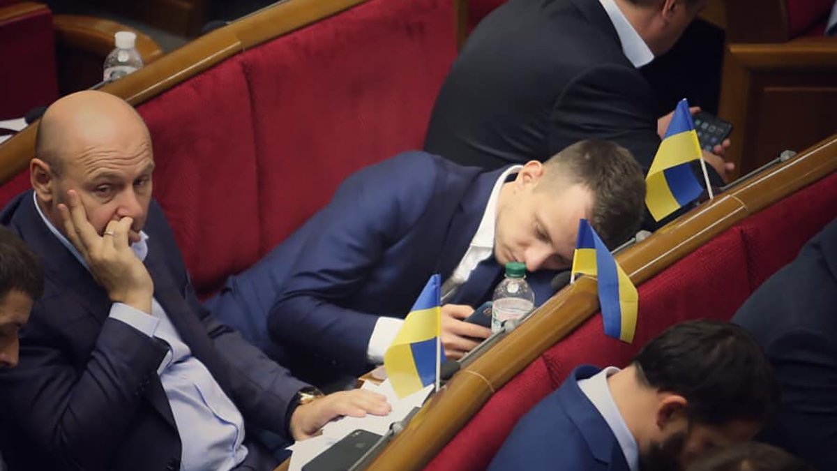 Украина не Европа: сколько платят министрам и депутатам в ЕС и у нас