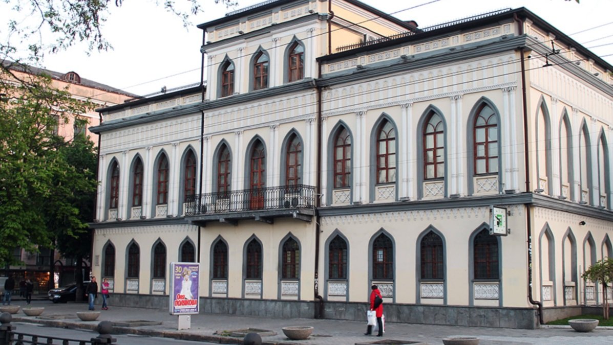 В центре Днепра Филатов закроет Приватбанк ради музея: сколько на него потратят