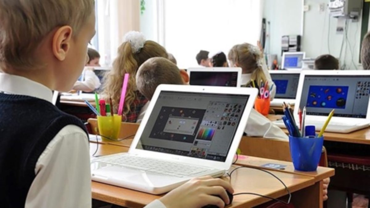В каких школах Днепра родители не будут платить за интернет
