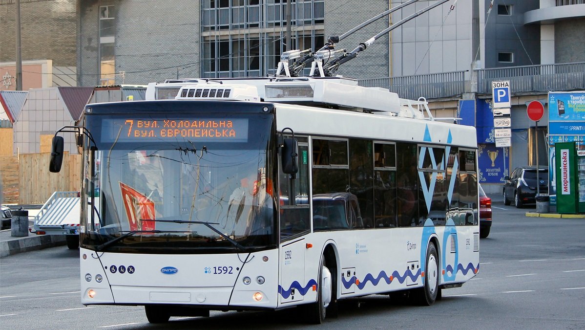Автобусы по графикам, плюс 30 трамваев и больше троллейбусов: как будет развиваться транспорт в Днепре