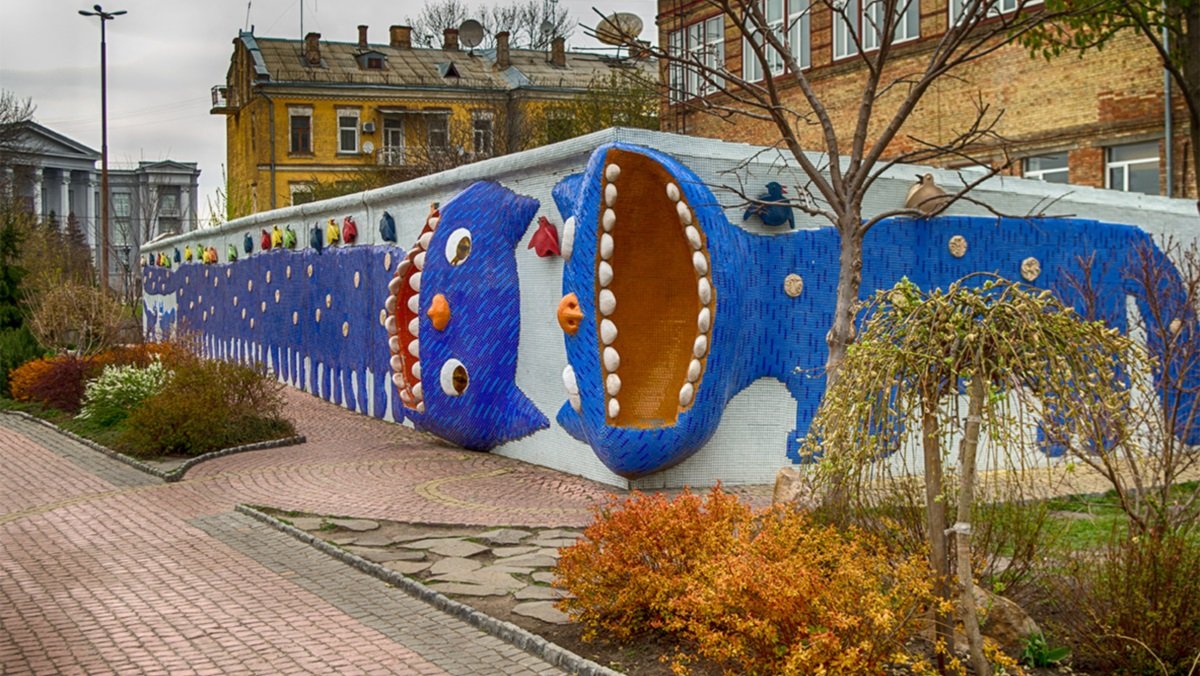 Незаконная стройка и отмыв денег: какая фирма займется ремонтом Пейзажной аллеи в Киеве
