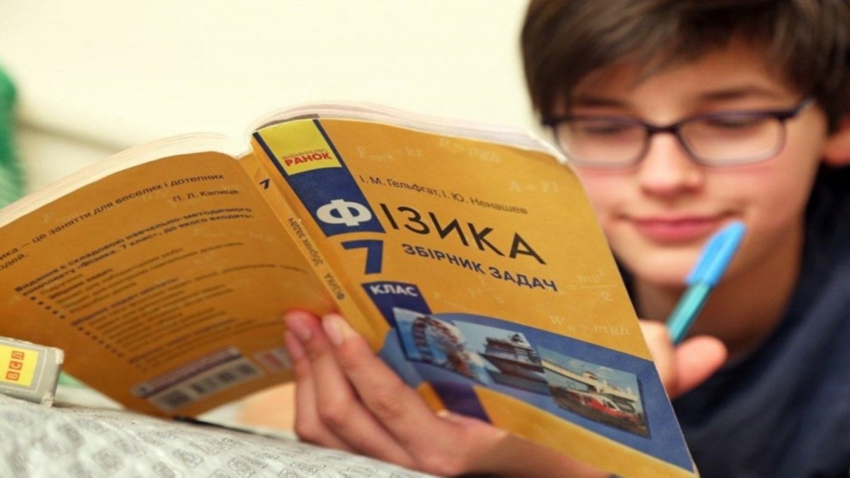 Безделье кончилось: для школьников в Украине опубликовали расписание ТВ-уроков