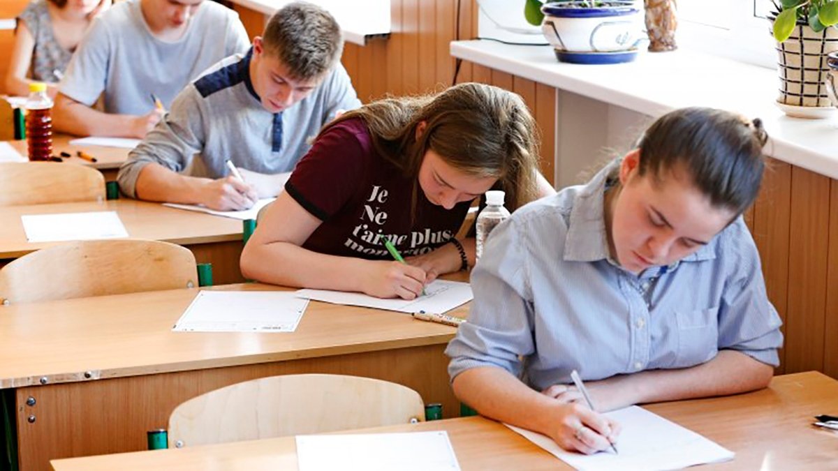 Когда закончится учеба в школах и пройдет ВНО в Украине: решение Министерства образования