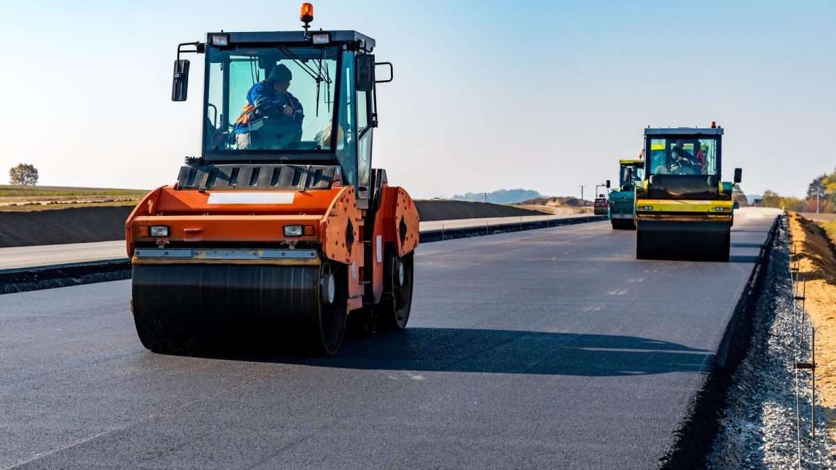 Где в Днепропетровской области построят и отремонтируют дороги за 988 миллионов гривен
