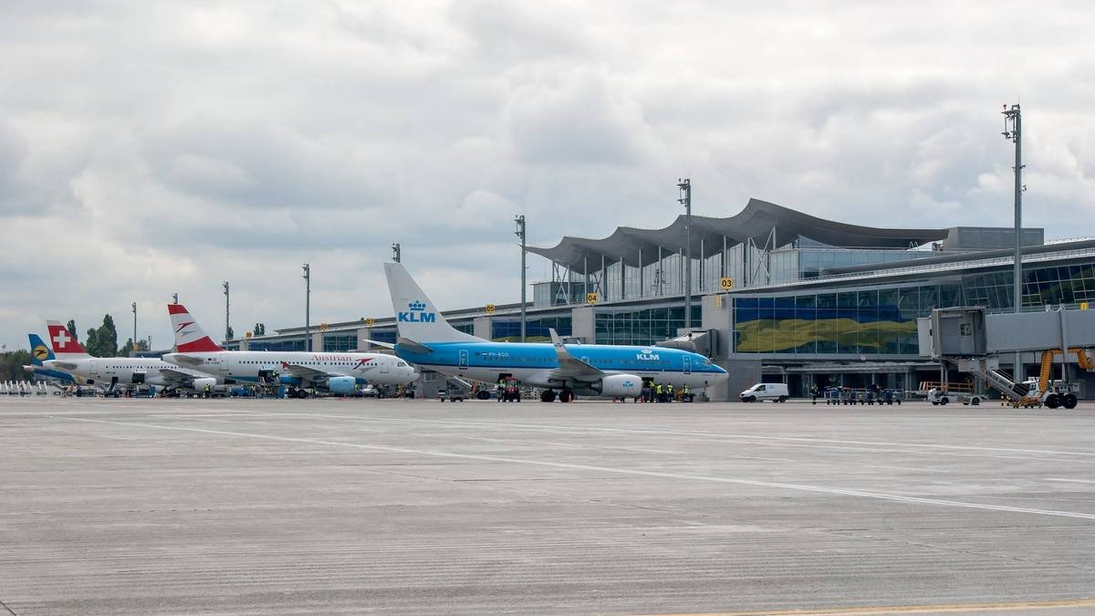 Министр Степанов ответил, когда Украина восстановит авиасообщение: но есть условия