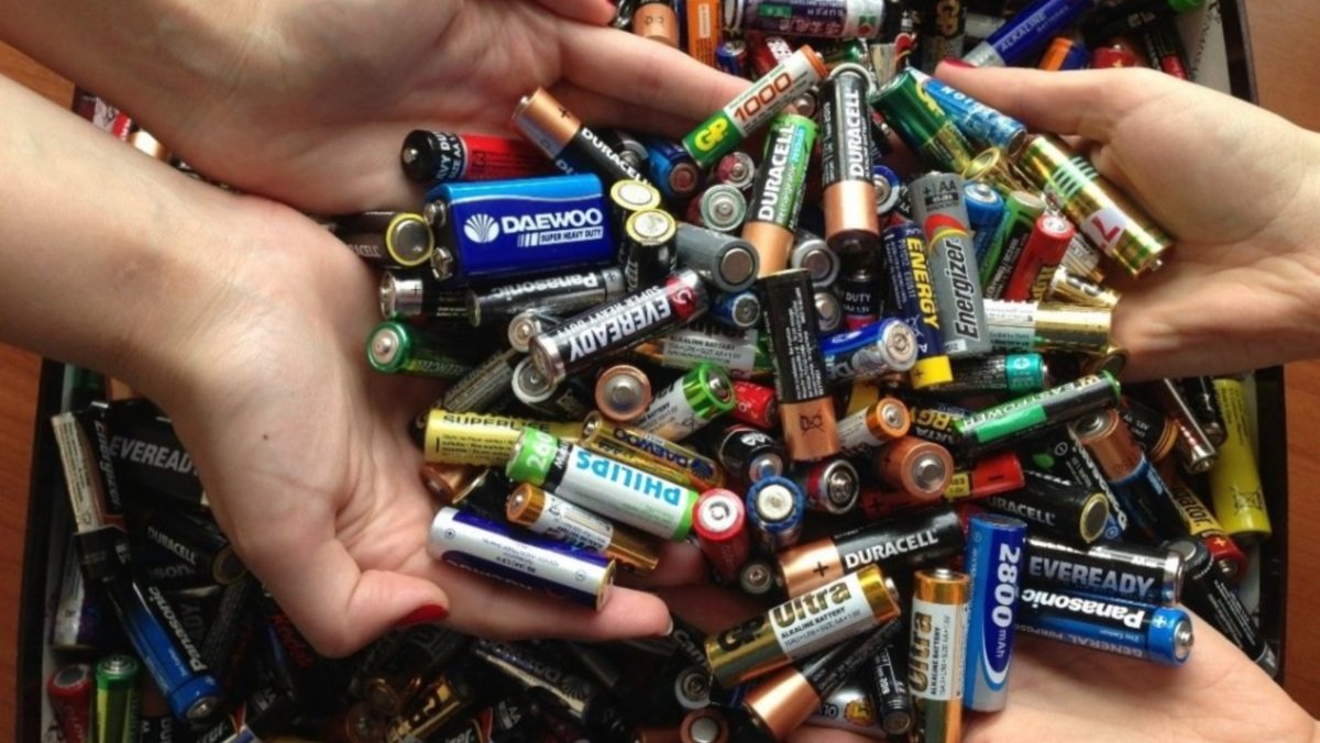 В Днепре вблизи реки хотят складировать отработанные батарейки: кто этим займется