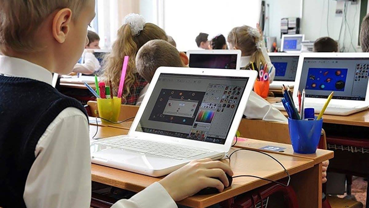 Сколько школ Днепропетровской области не имеют доступа к интернету