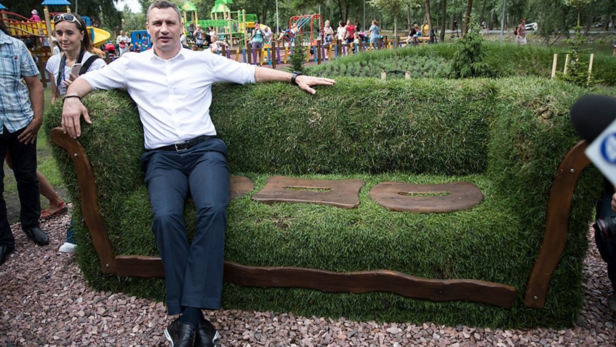 В Киеве власти хотят поливать парк, который еще не построили