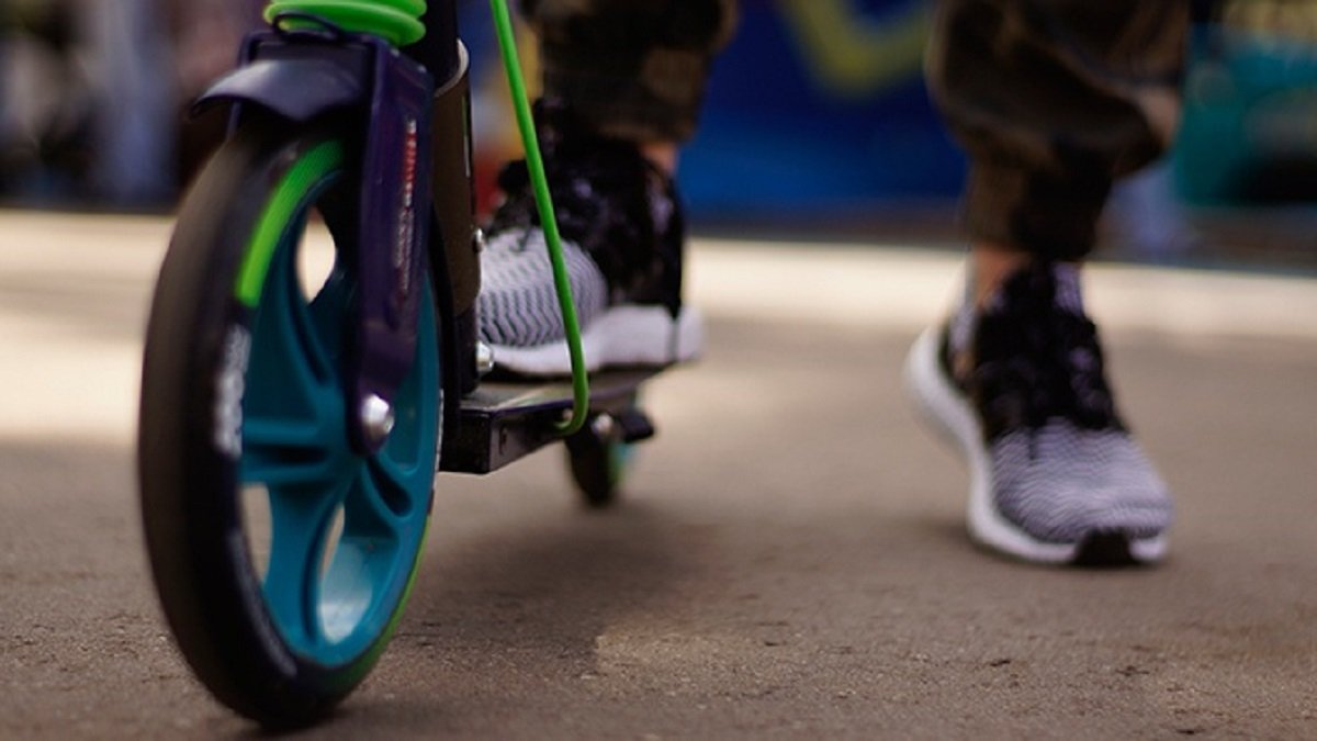 В Украине хотят запретить электро- и гироскутерам ездить по тротуарам