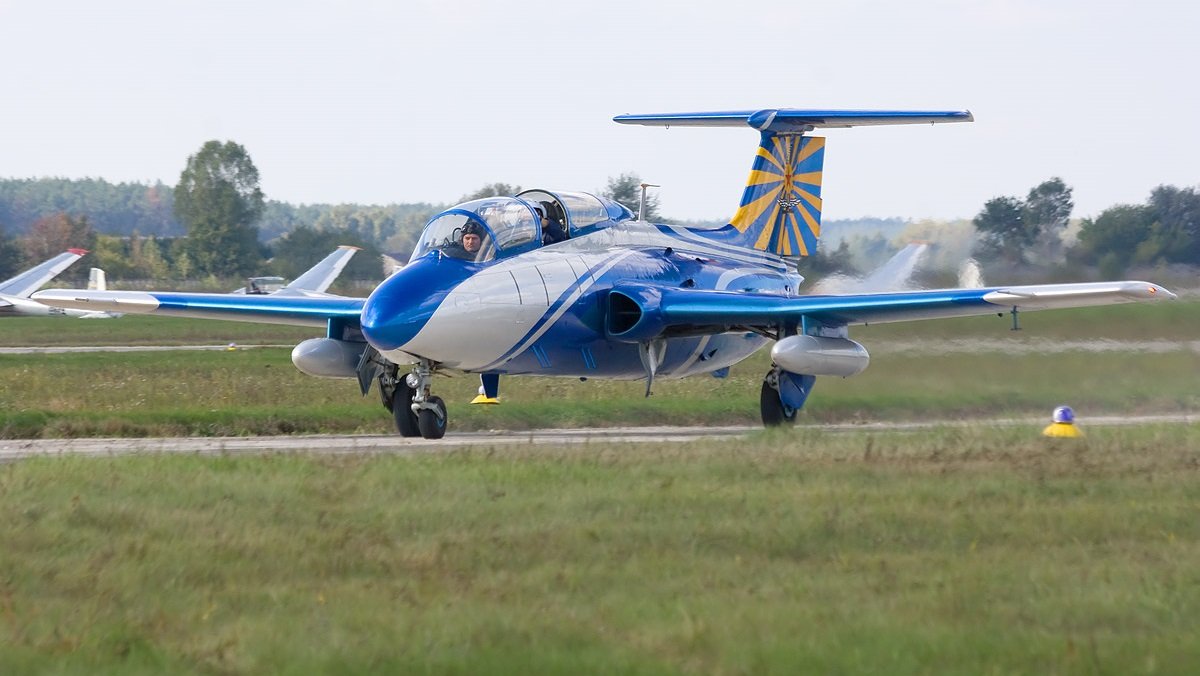 Дешевле «евробляхи»: в Украине на продажу выставили самолеты, в том числе реактивные