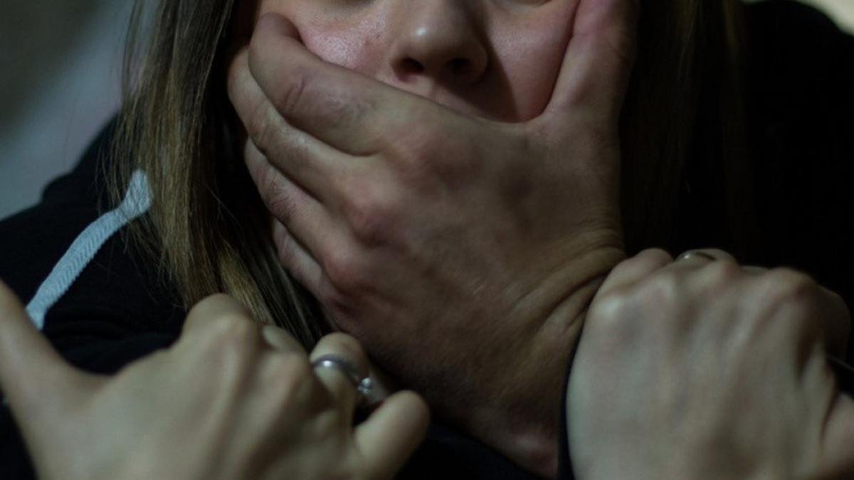 В Киеве мужчина изнасиловал 10-летнюю девочку с инвалидностью — его посадили на 10 лет