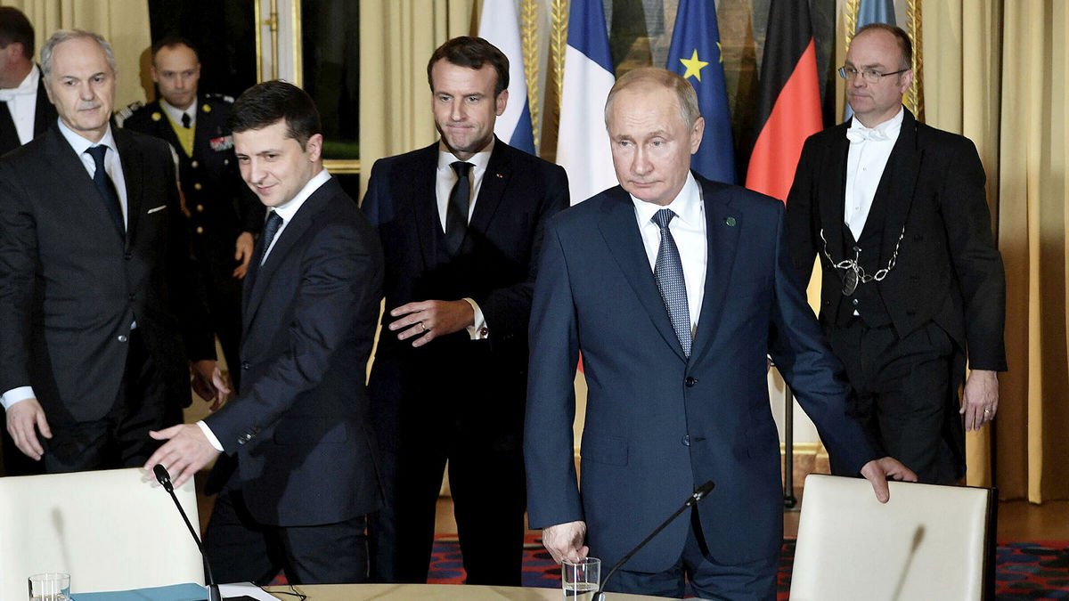 «Встреча Зеленского с Путиным не имеет никакого смысла»: комитет Совета федерации ответил на предложение о встрече на Донбассе