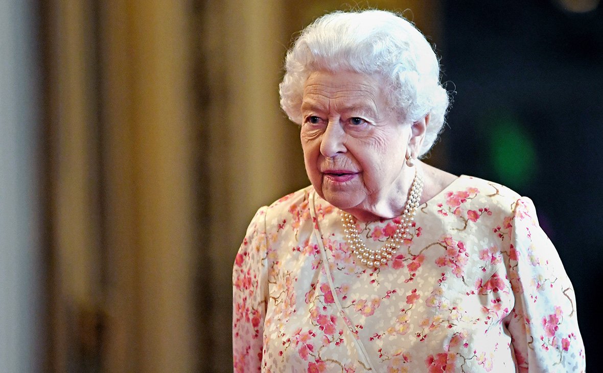 Королеве Елизавете II исполнилось 95. Праздник отменили из-за смерти принца Филиппа